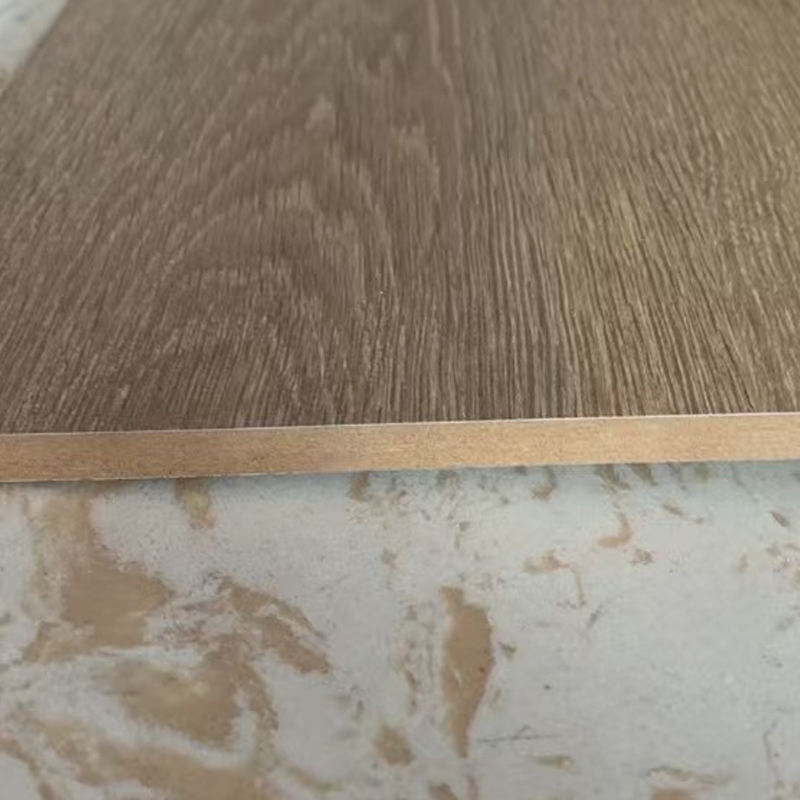 Antislip krasbestendig laminaat rond trapvlak
